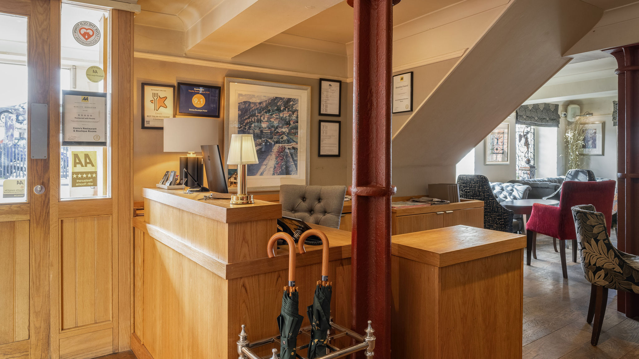 The bar counter, afternoon
