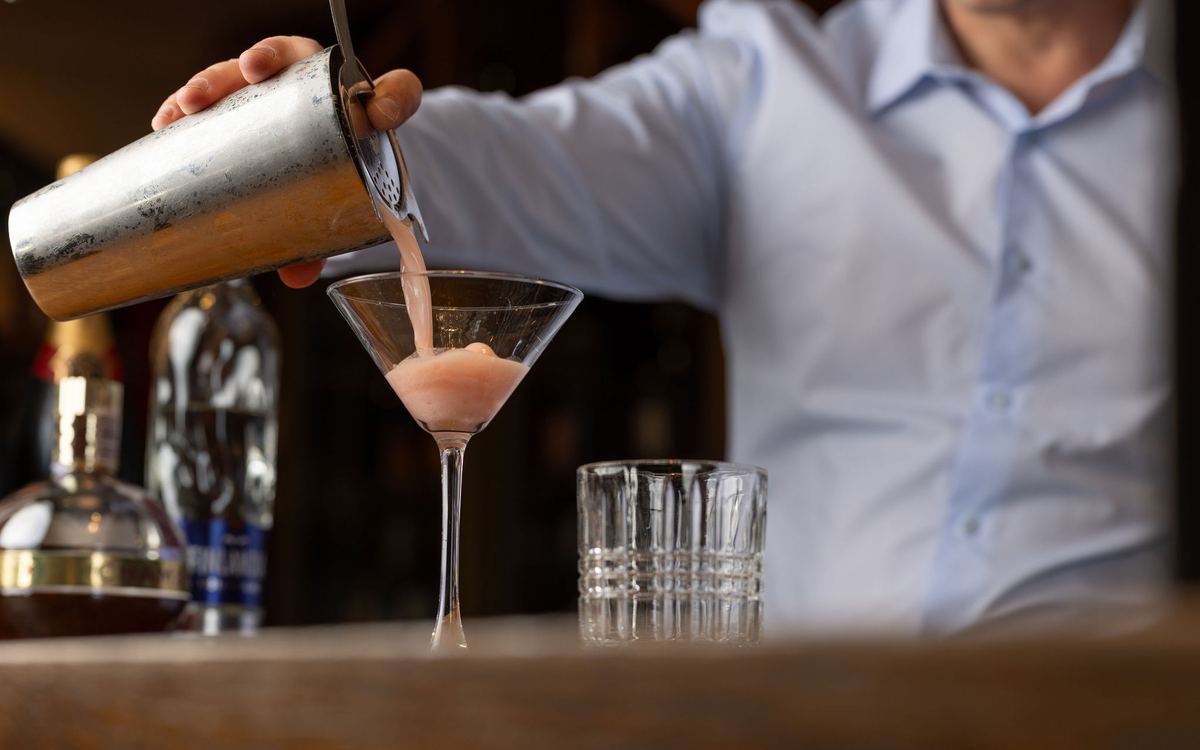 A cocktail pour at the Ennios bar